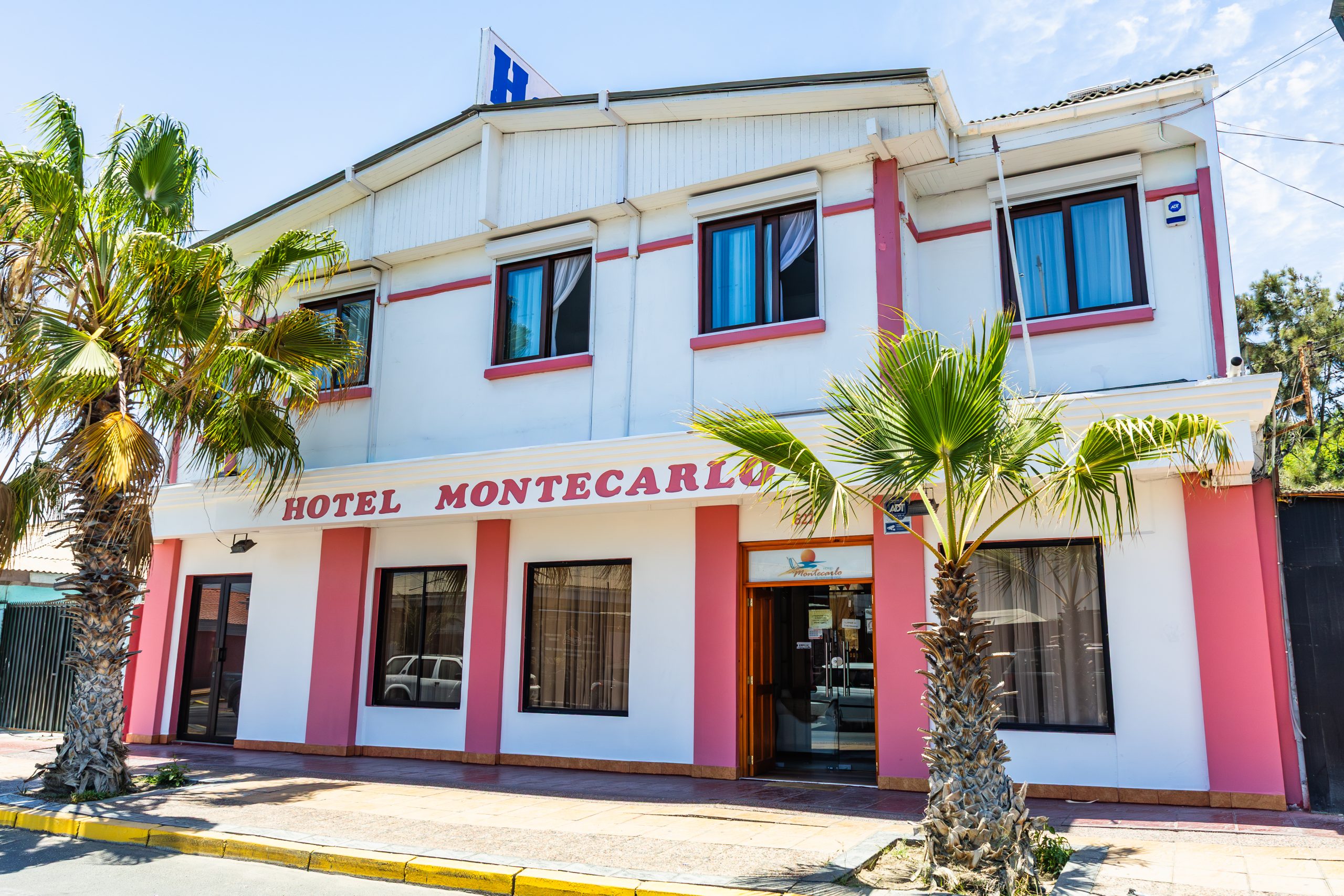 Fachada Hotel Montecarlo - Caldera